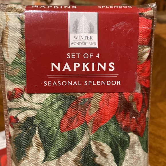 HOLIDAY TABLECLOTH W NAPKINS, 60x120, new in box, 8 matching napkins - Picture 3 of 6